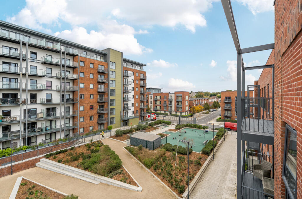 1370510-4-68ef9e9...