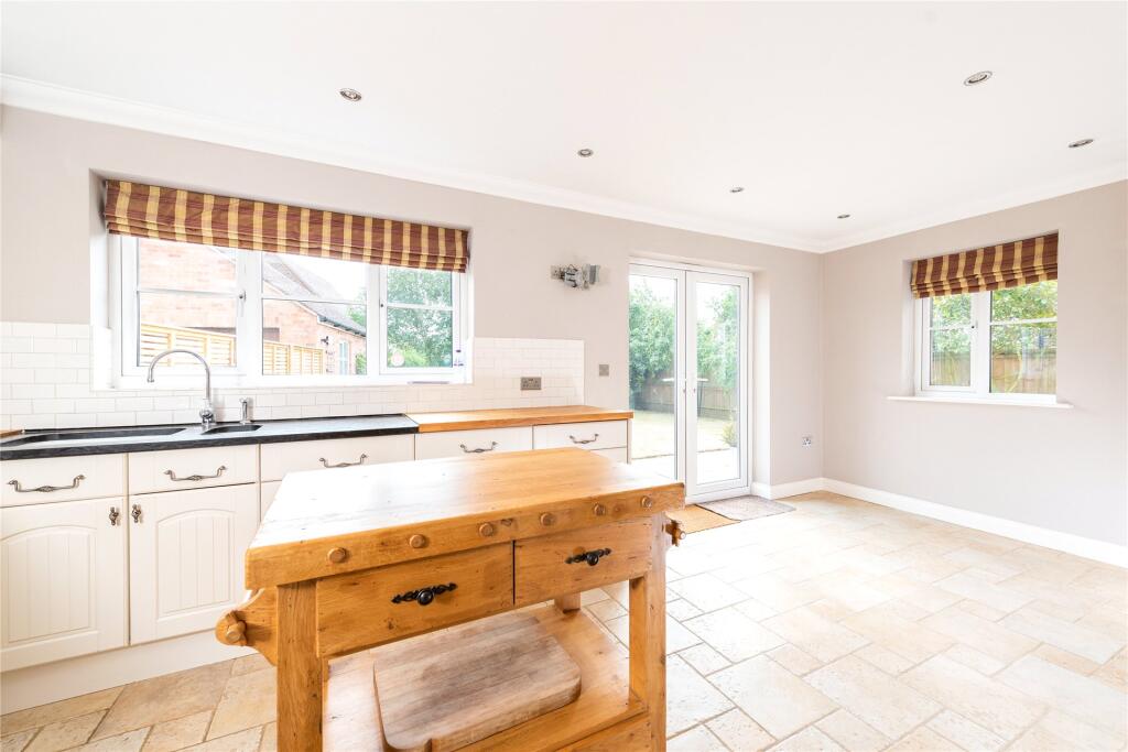 Kitchen/Breakfast Rm