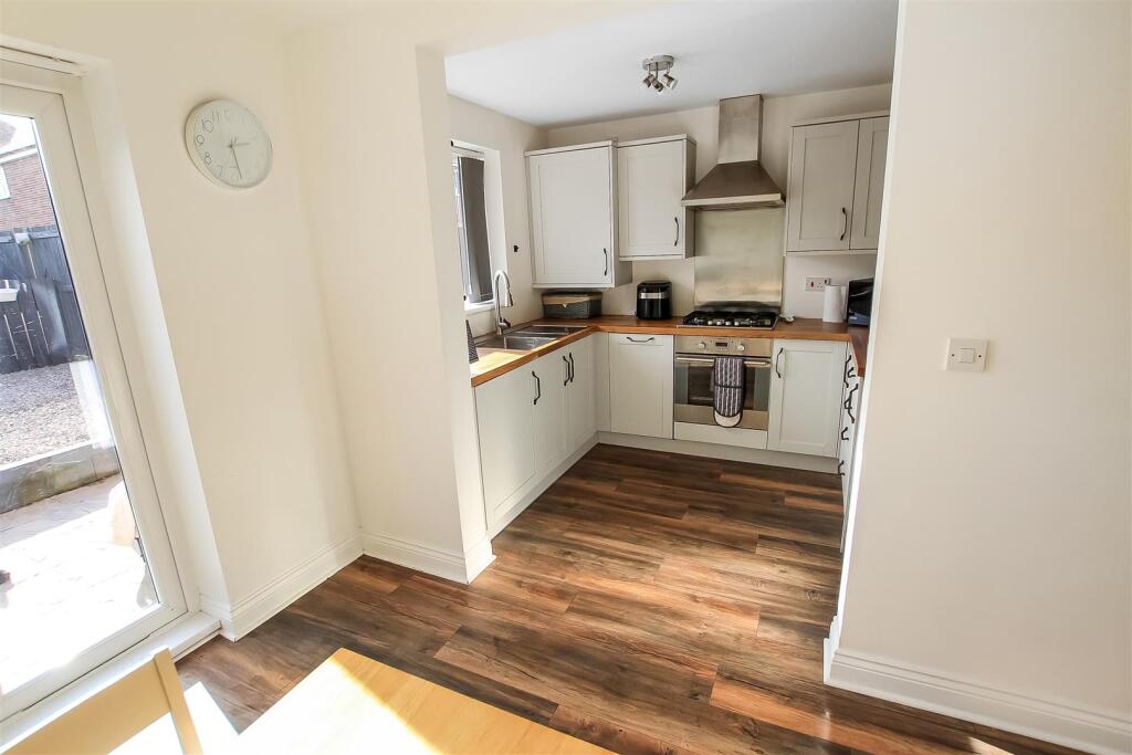 Kitchen (2).jpg
