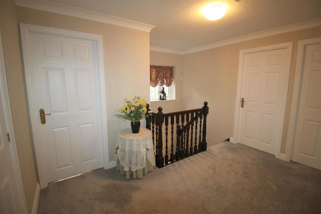 Mendip Close, landing.JPG