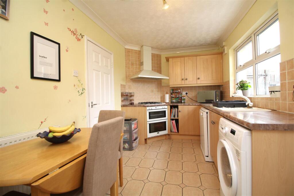 kitchen 1 .JPG