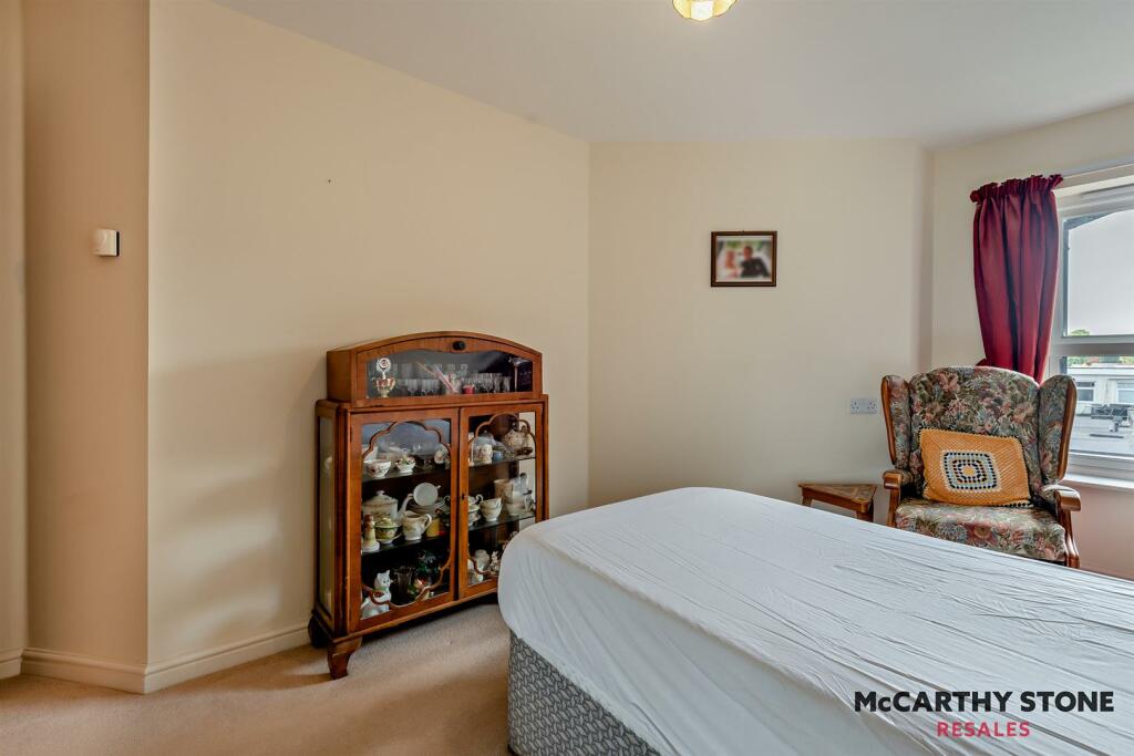 8596840-interior16-800.JPG