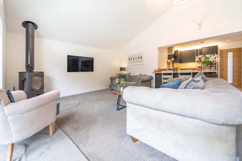 OPEN PLAN LIVING AREA