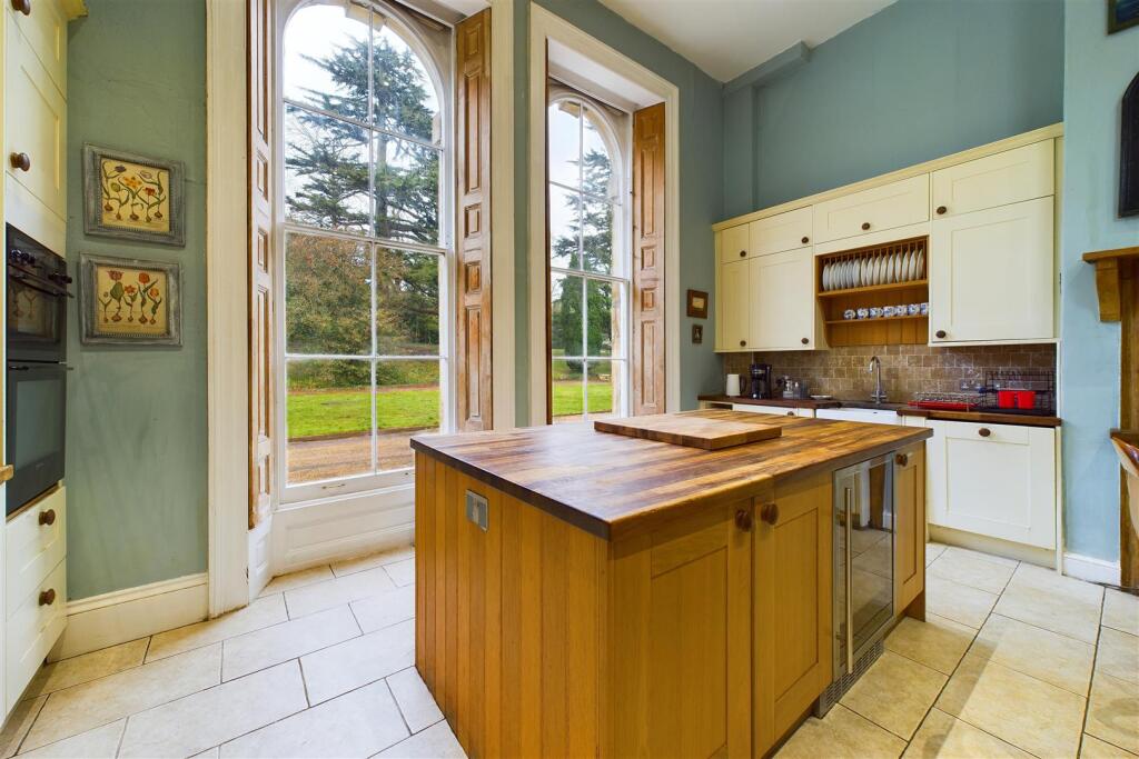 Rumwell Park, Wellington Road Rumwell, Taunton, TA