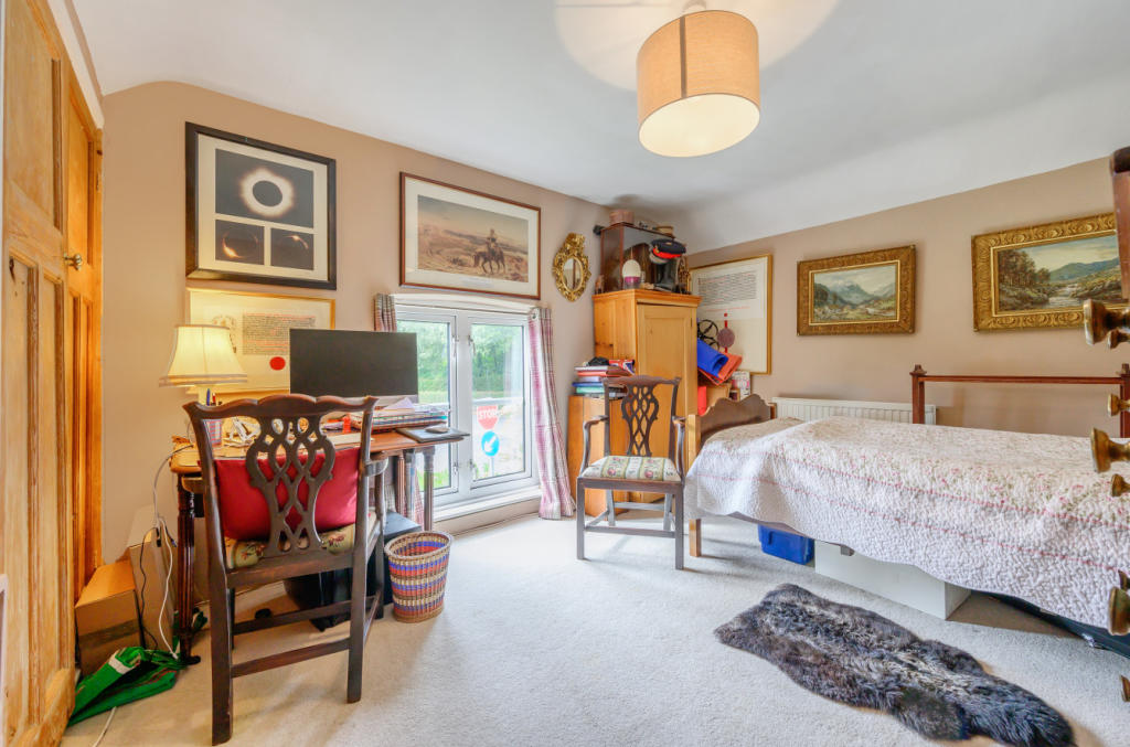 Bedroom/Office
