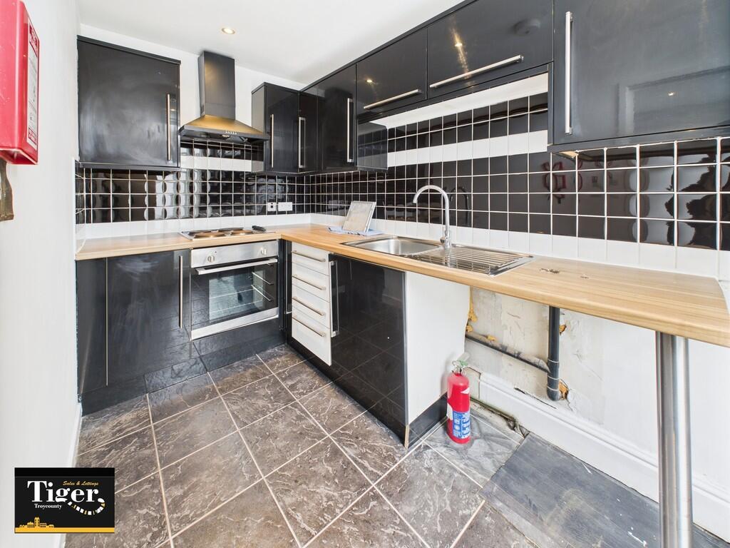 CAM02176G0-PR0656...