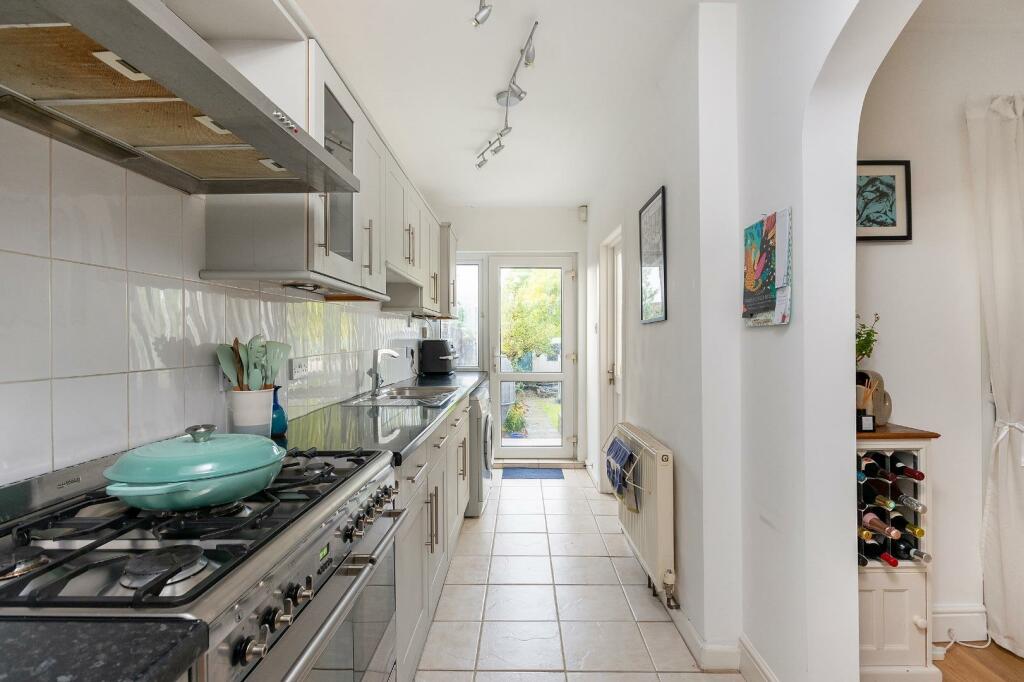 8T5RHD - Kitchen B.jpg