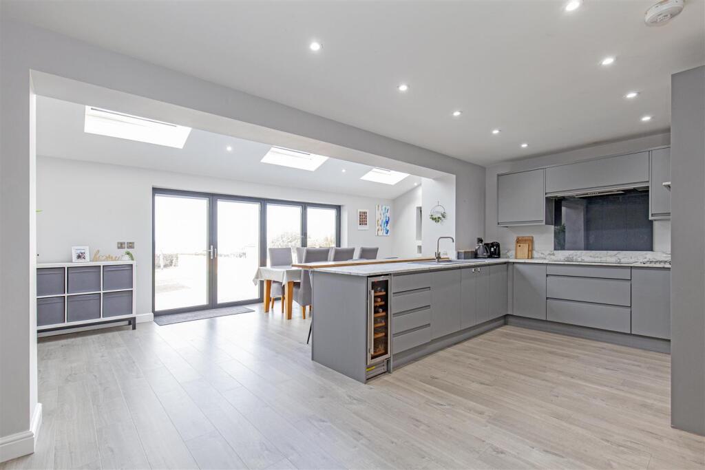 Kitchen/Breakfast Room