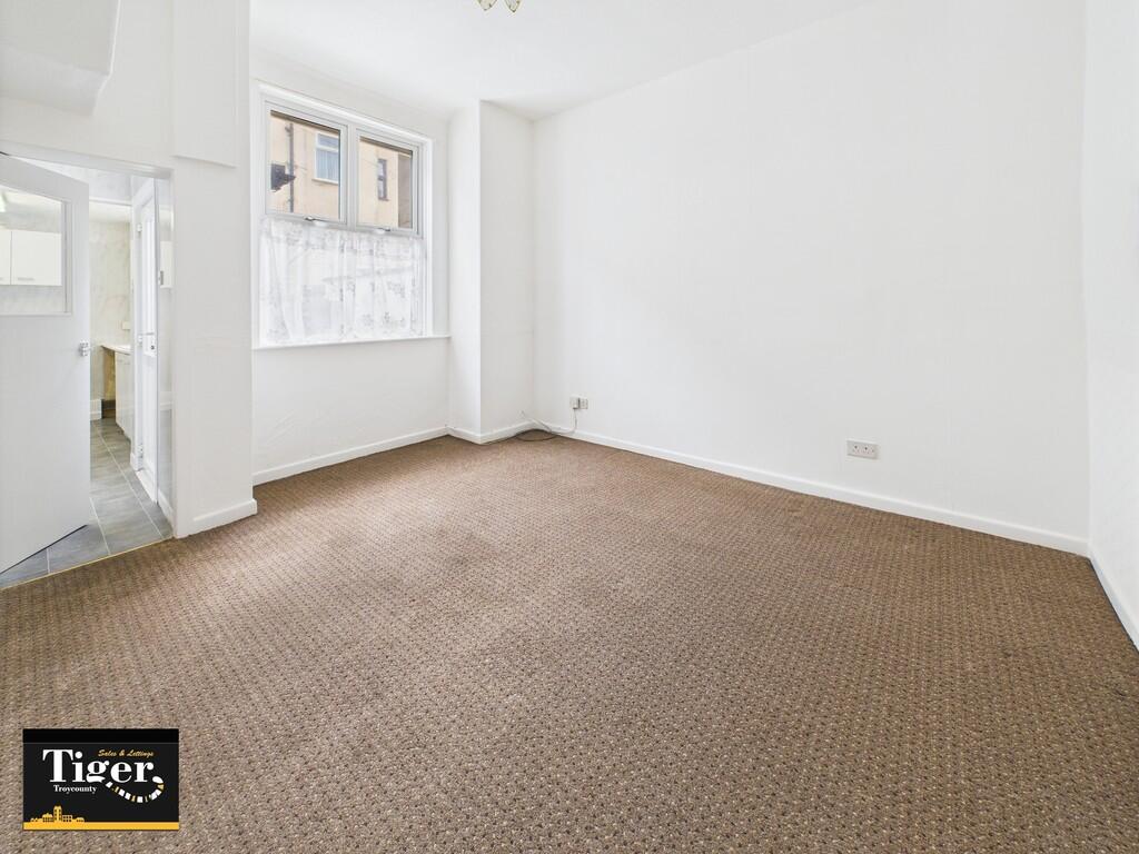 CAM02176G0-PR0650...