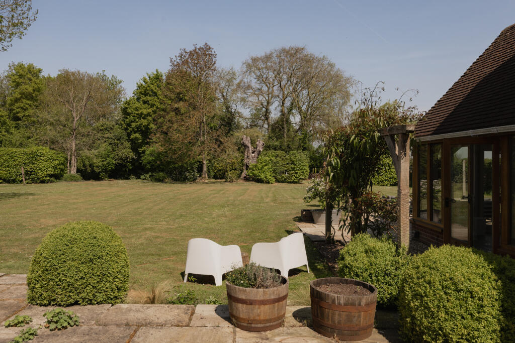 280882 - Nine Elms, Ringshall (exteriors)-6.jpg