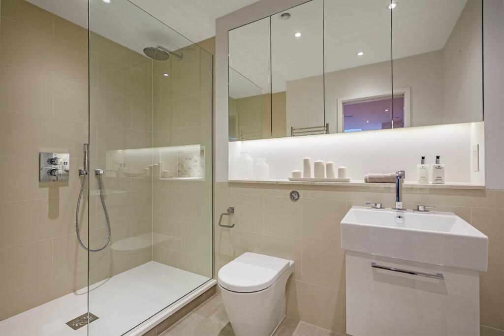 KFH-16 Queens Mew...