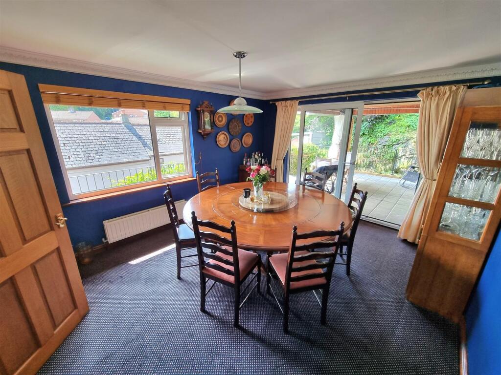 Dining room.jpg