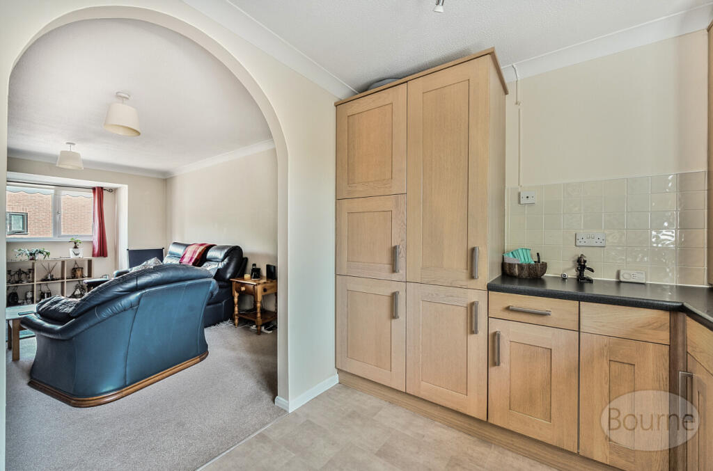 edeb7a26-a569-492...