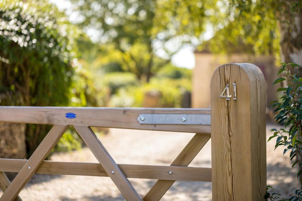 1 - 41 Ampney Crucis - GL7 5SF - Web.jpg
