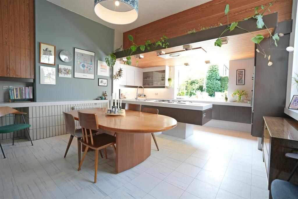 Kitchen 1.jpg