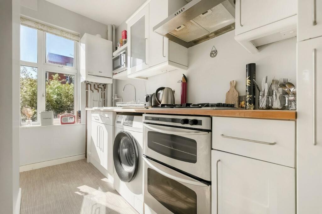 Kitchen (2).jpg