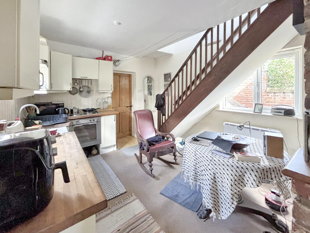 kitchen/dining ar...