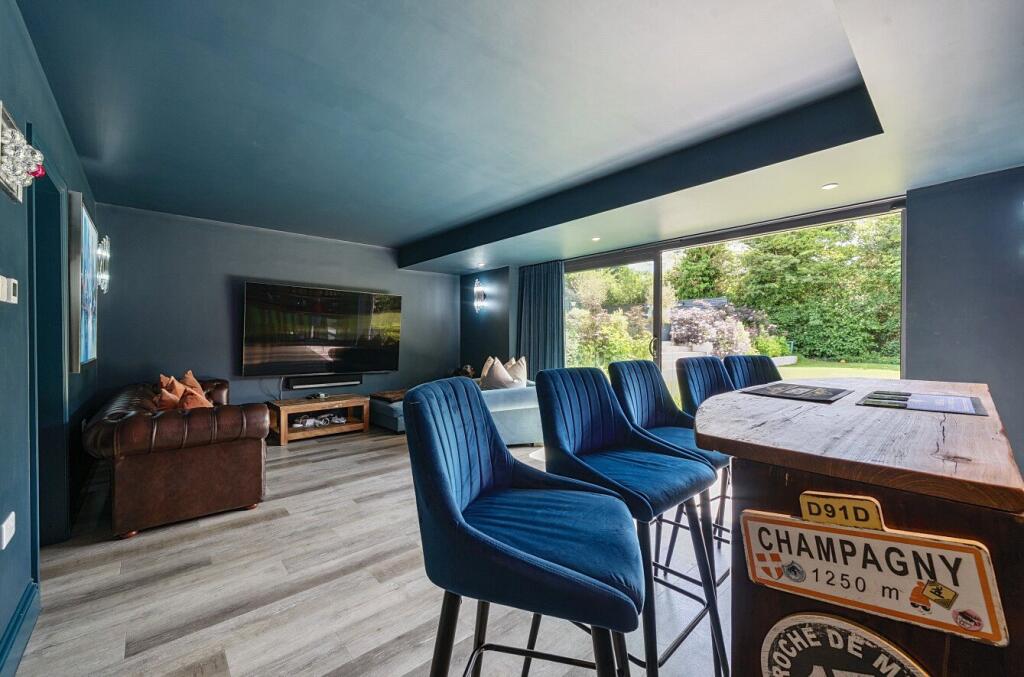 Bar/Games Room