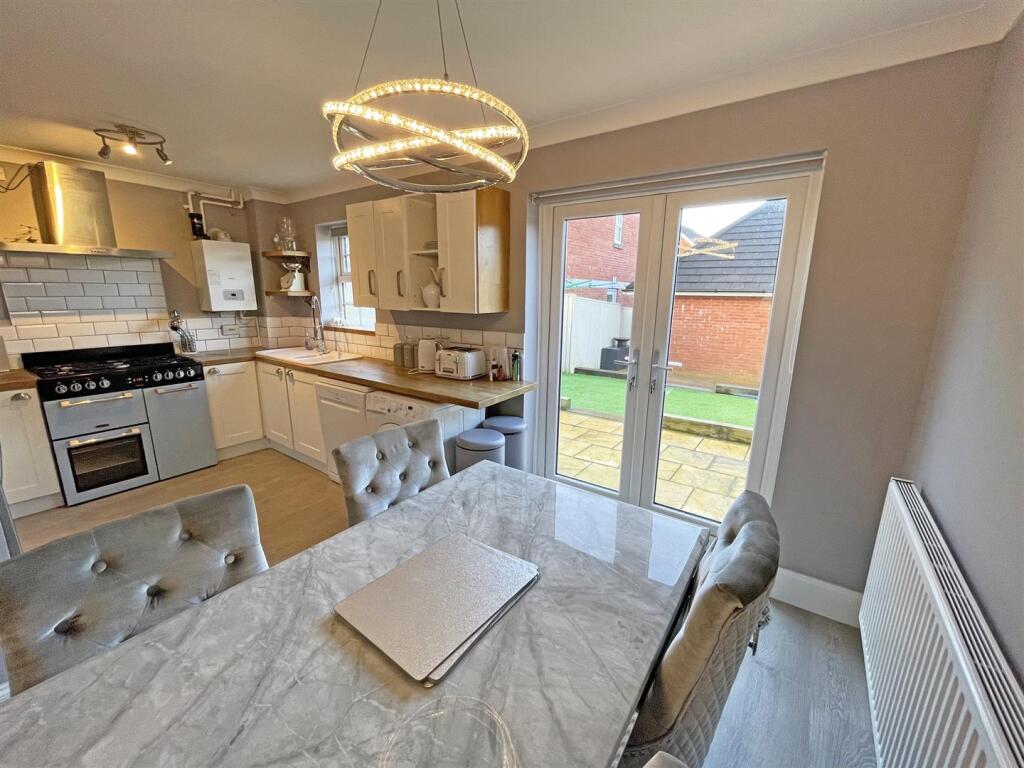 Temeraire Road 85 kit din for inside.jpg