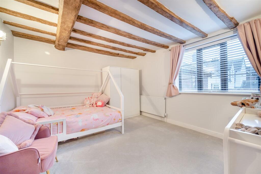 8582263-interior45.jpg