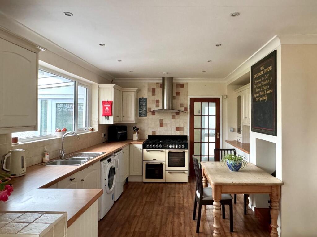 Kitchen/Breakfasting/Dining