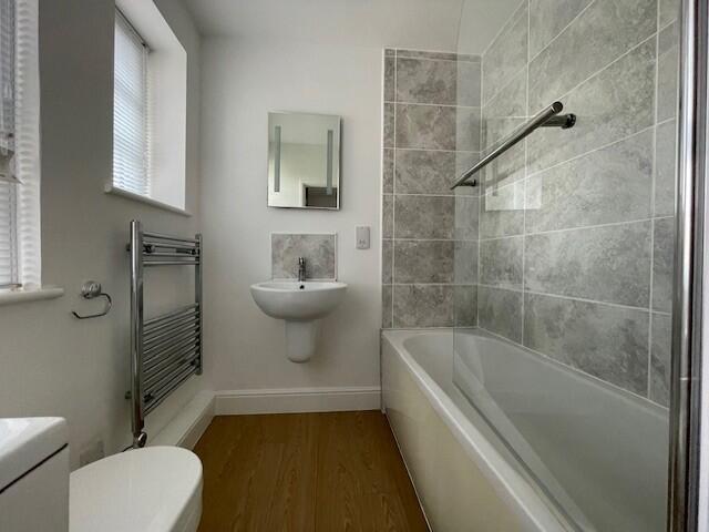 Ensuite Bathroom T202511051241.jpg