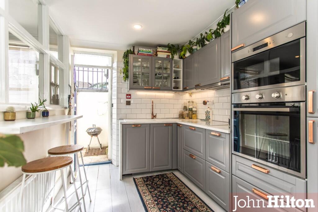 Roundhill Crescent-14.jpg