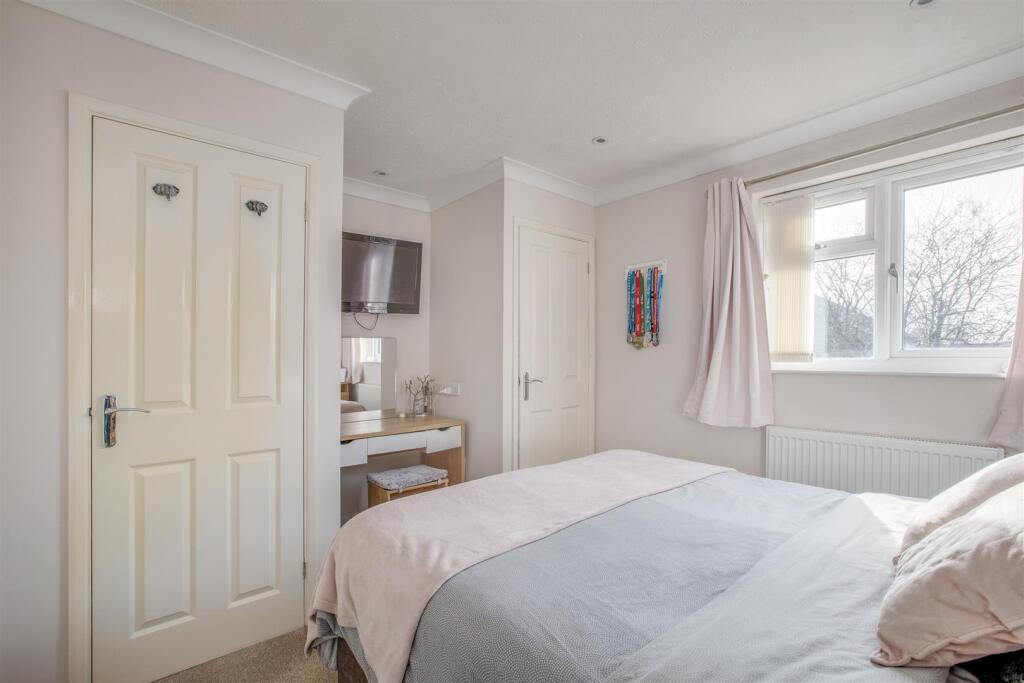 38 Lansdowne Way, HP11 1TN-4.jpg