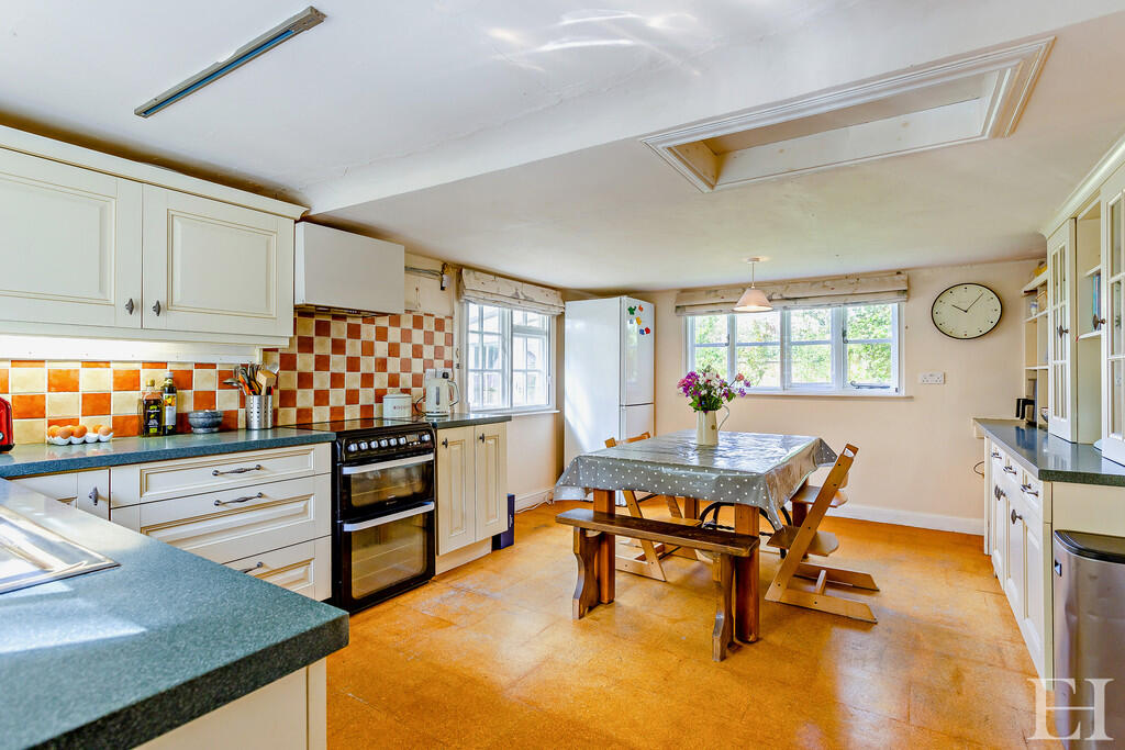 8644160-interiorW...