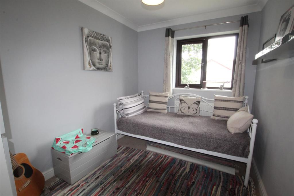 Front Bedroom 4