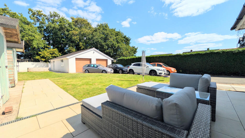 PXL_20250821_133717870.MP~2