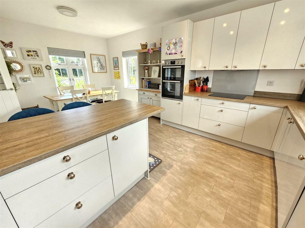 Kitchen Diner 1.jpg
