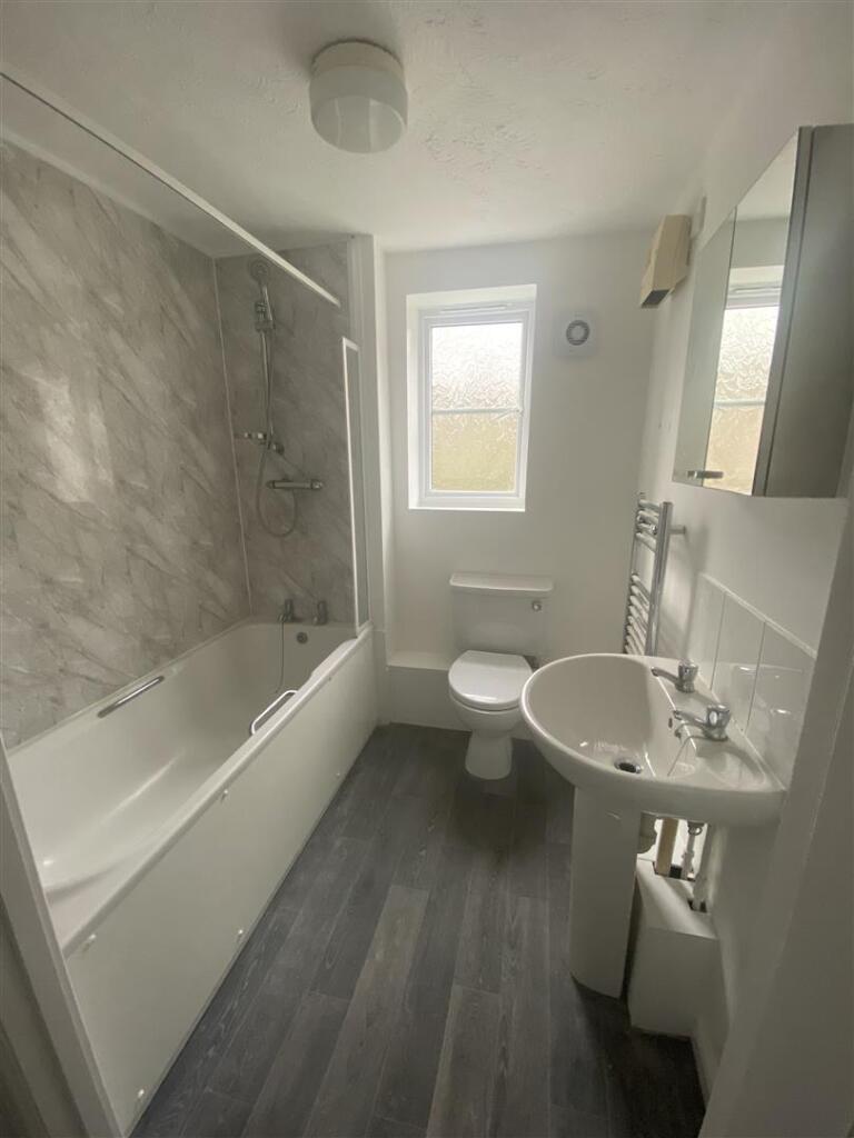 4 Bentall Bathroom.jpg