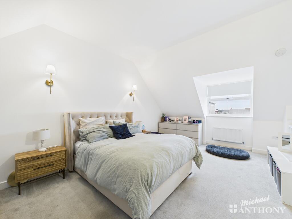 CAM02773G0-PR0385-STILL019