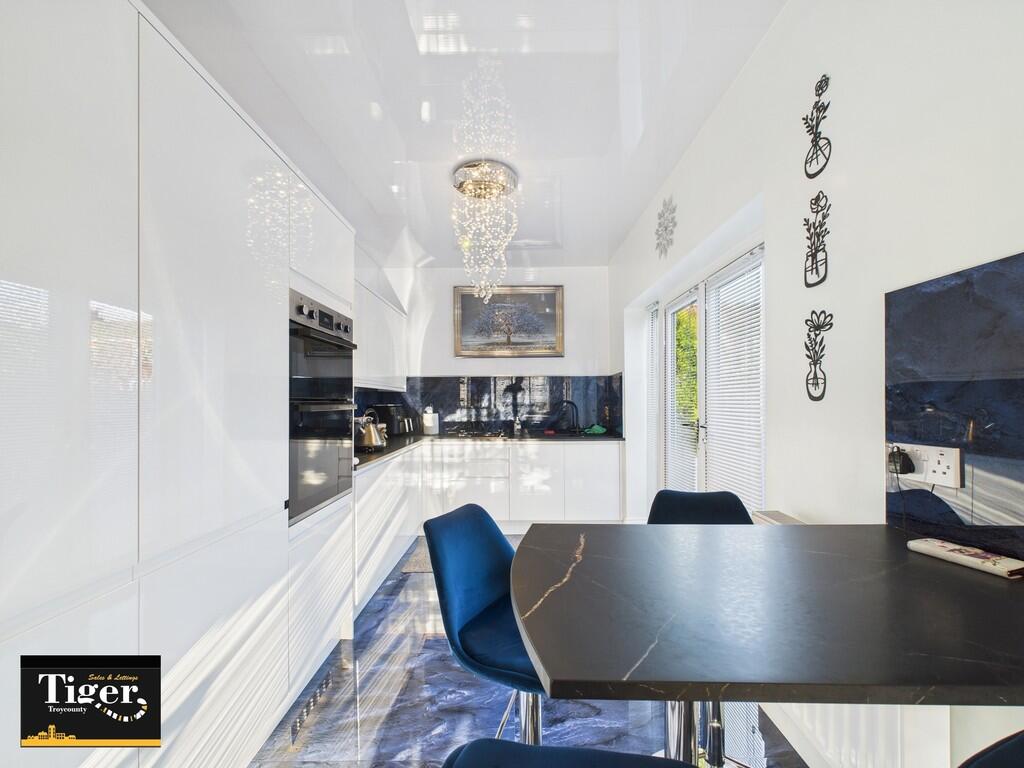 CAM02176G0-PR0514...