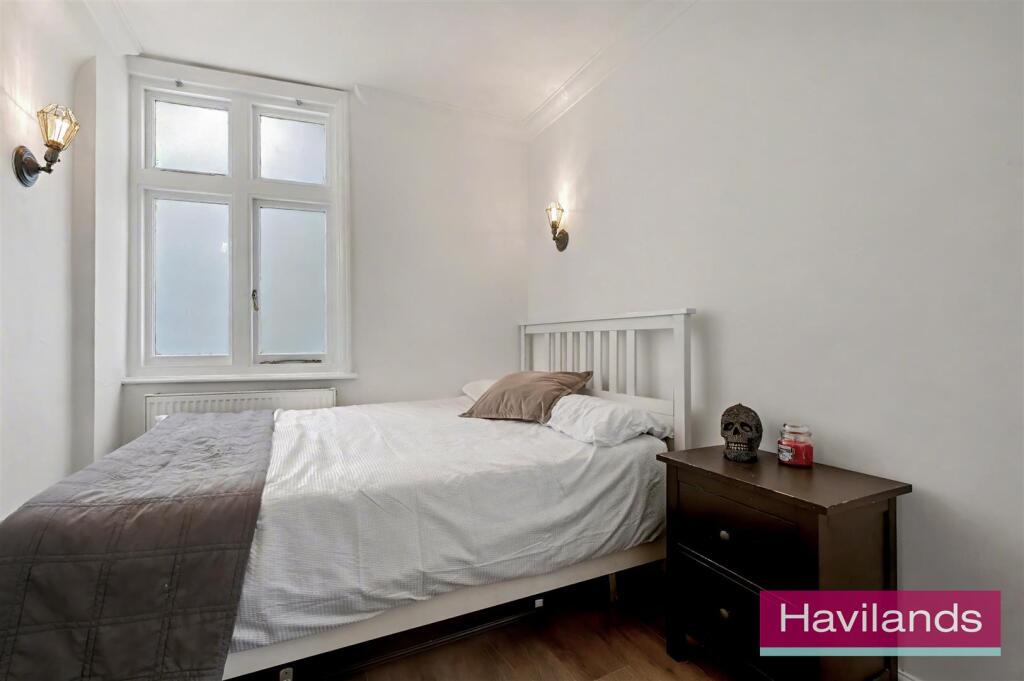 Flat 21A, The Grangeway N21 2HD-8.jpg