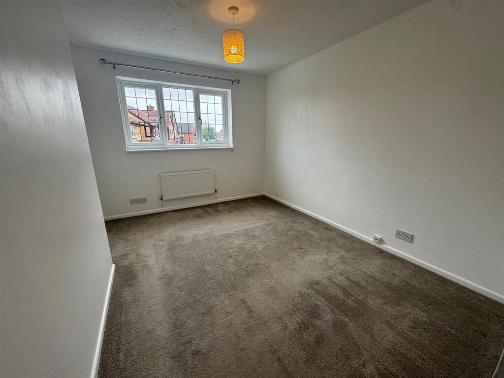 Bedroom 1.jpg