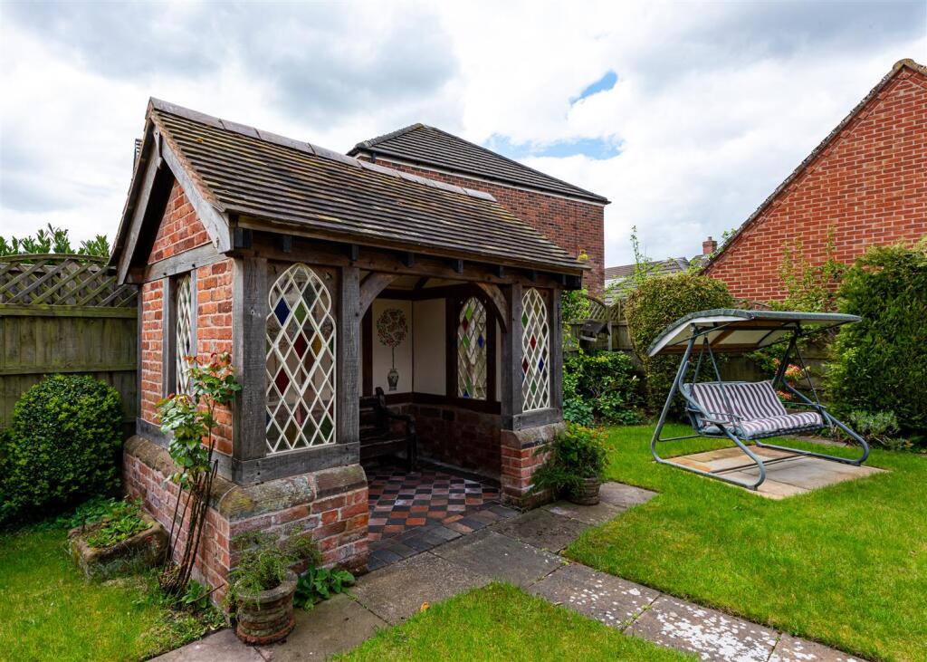 10 High Street-garden3.jpg