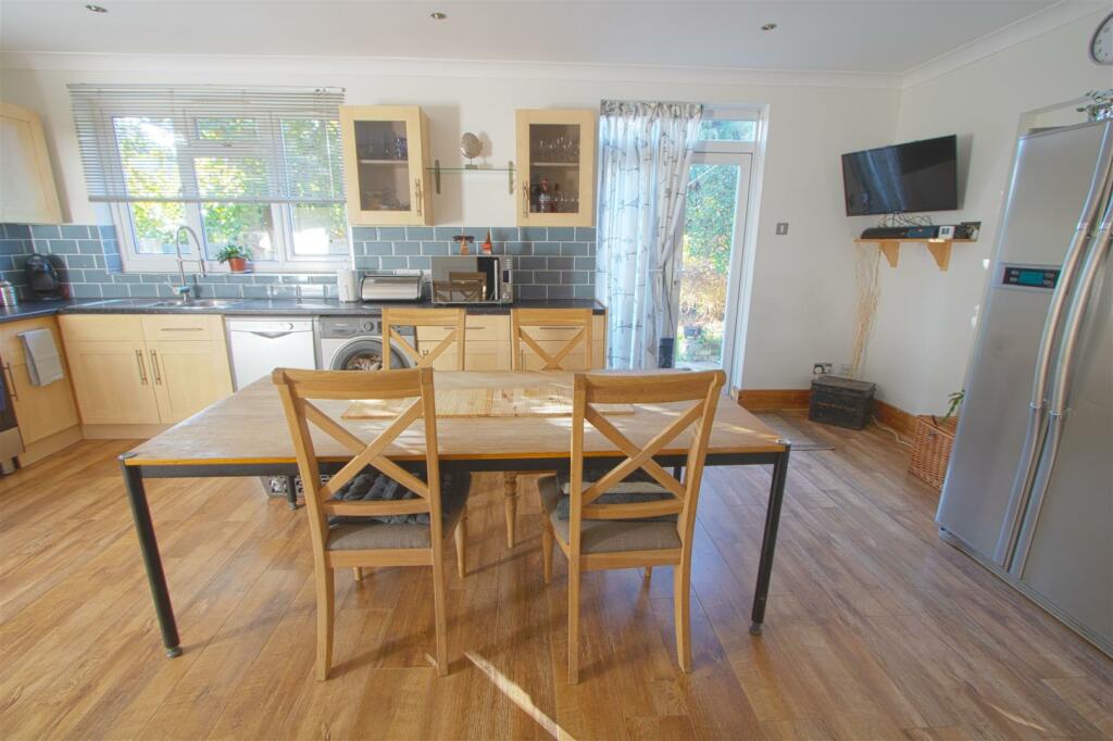 kitchen2.jpg