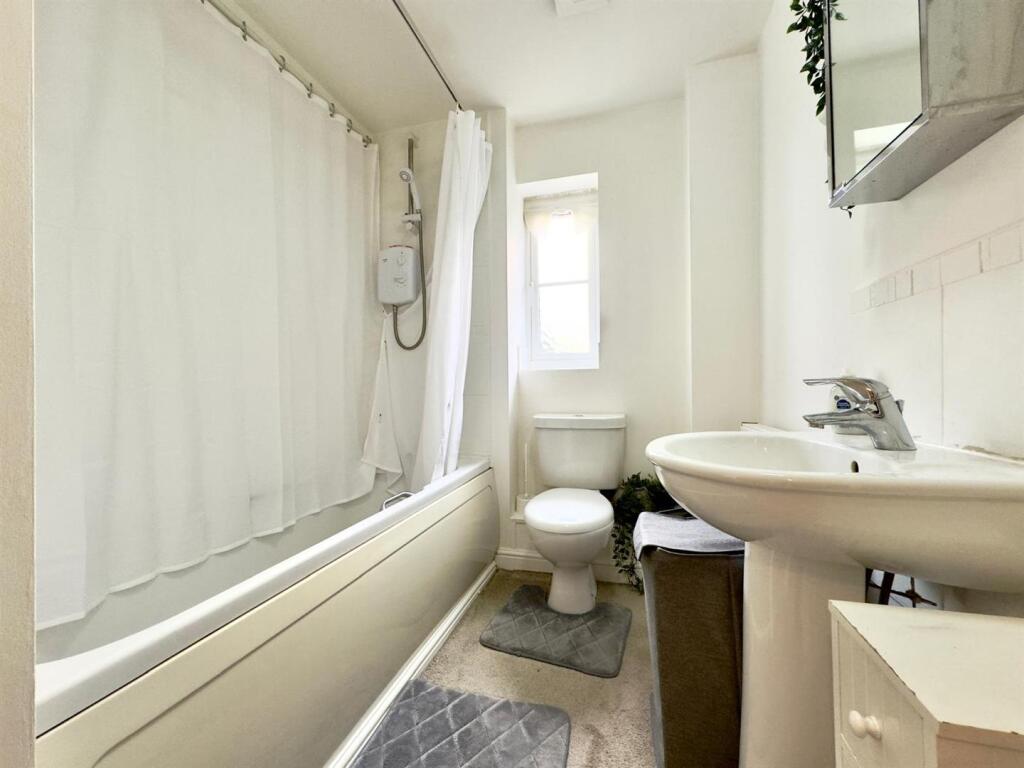 Bathroom.jpg