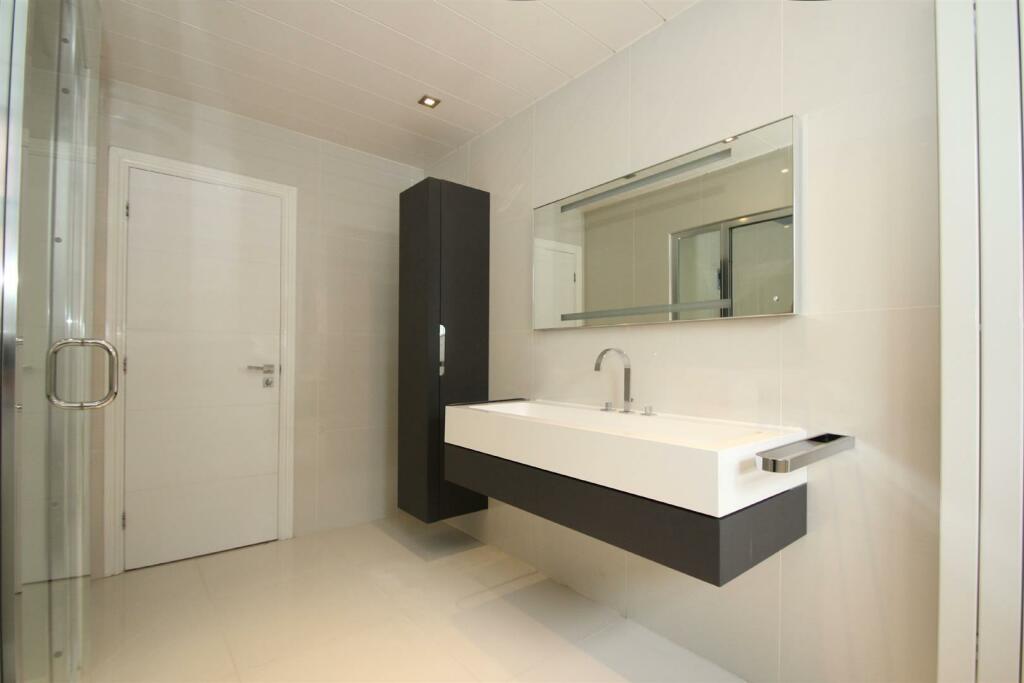 Bedroom 1 En Suite