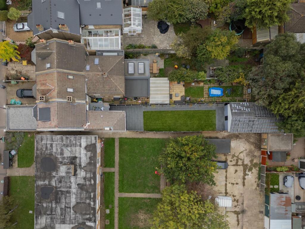 Hainault Road, E11