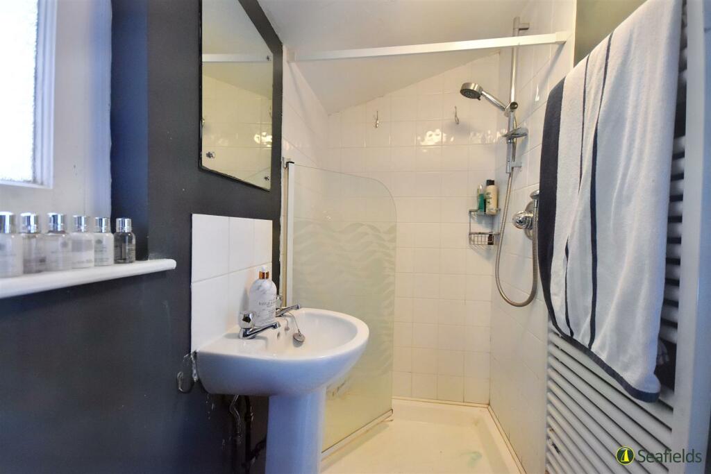 Shower Room.jpg