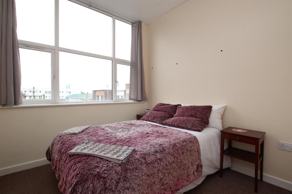 Bedroom 1.JPG