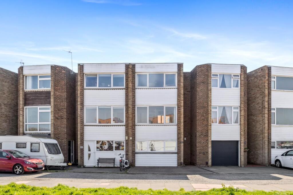 Harbour Way, 200-023.JPG