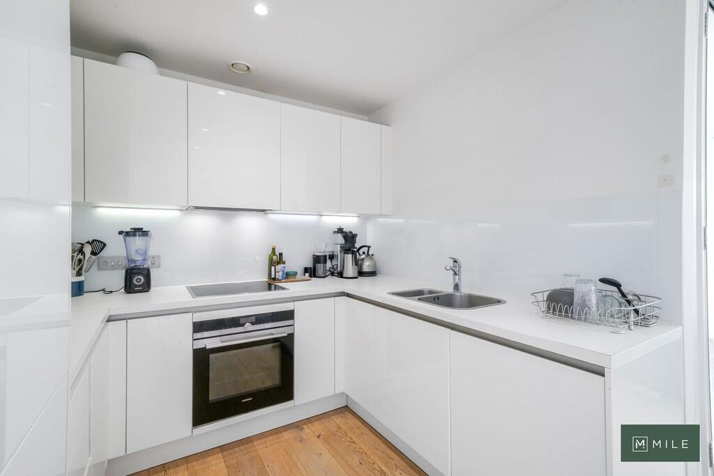 Apartment 26, Nau...