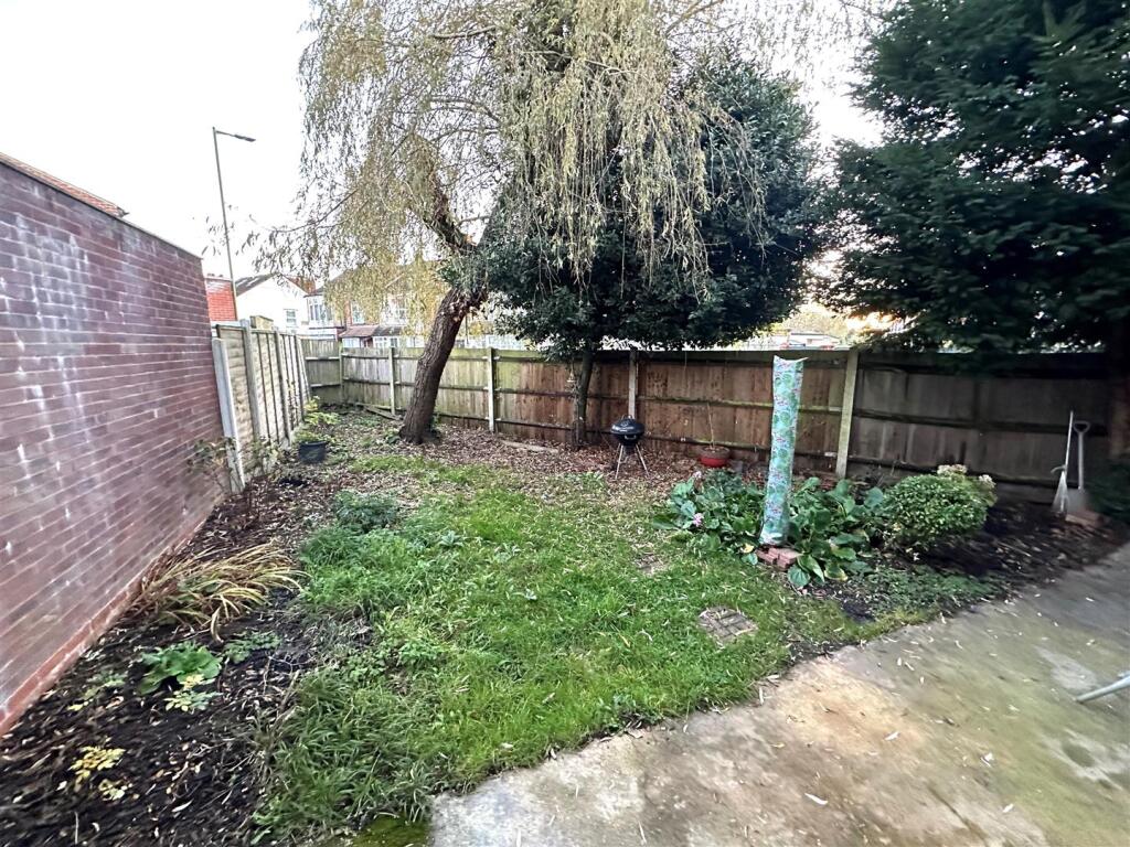 01923 228822