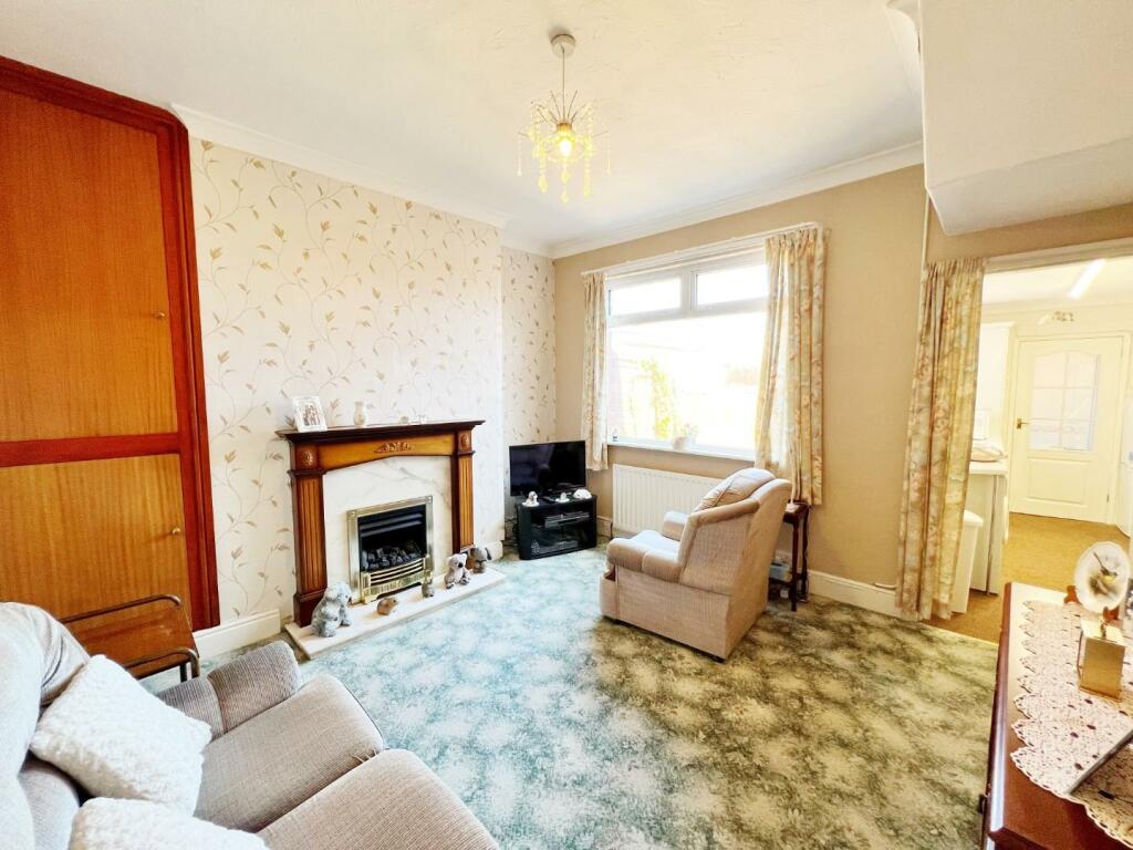 Dining Room pic 2.jpg
