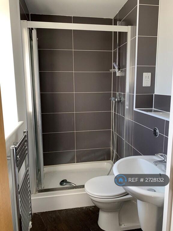 En-Suite Bathroom