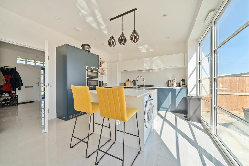 Kitchen/Dining Room (2)